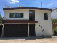 Casa independiente en venta en Jardines de Durango, 4 recámaras, ubicada cerca de servicios