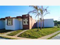 Casa en venta en C.U.C., Puerto Vallarta, Jalisco con alberca y cocina integral