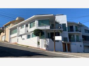 Casa en venta en Hacienda Agua Caliente, Tijuana, Baja California