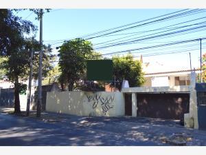Terreno en venta en Jardines del Bosque Norte, Guadalajara, Jalisco