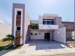 Casa en venta en Lomas de la Rioja, Alvarado, Veracruz de Ignacio de la Llave Casa en venta en Lomas de la Rioja, Alvarado, Veracruz de Ignacio de la Llave