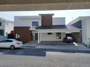 Casa en venta en Sierra Alta, Monterrey, Nuevo León
