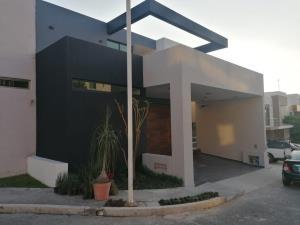 Casa en venta en Ejidal Ocolusen, Morelia, Michoacán de Ocampo
