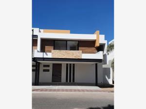 Casa en venta en Industrial El Pueblito, Corregidora, Querétaro