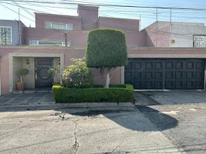 Casa en renta en Lomas de Tecamachalco, Naucalpan de Juárez, México