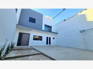 Casa en venta en Terrazas de la Presa, Tijuana, Baja California