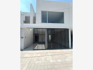 Casa en venta en San Bernardino Tlaxcalancingo, San Andrés Cholula, Puebla