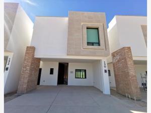Casa en venta en Ampliación Senderos, Torreón, Coahuila de Zaragoza