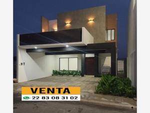 Casa en venta en Lomas de la Rioja, Alvarado, Veracruz de Ignacio de la Llave Casa en venta en Lomas de la Rioja, Alvarado, Veracruz de Ignacio de la Llave
