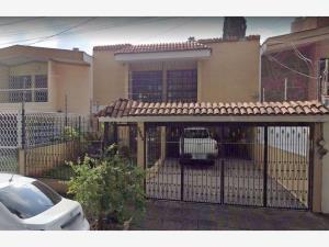 Casa en remate en Bosques de La Victoria, Guadalajara, Jalisco