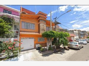 Casa en remate en Agua Azul Grupo A Super 4, Nezahualcóyotl, México