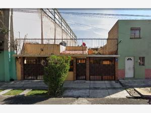 Casa en venta en Claveria, Azcapotzalco, Ciudad de México