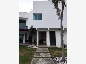 Casa en venta en Acapatzingo, Cuernavaca, Morelos Casa en venta en Acapatzingo, Cuernavaca, Morelos