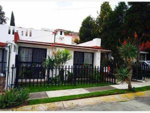 Casa en venta en Jardines de Satelite, Naucalpan de Juárez, México