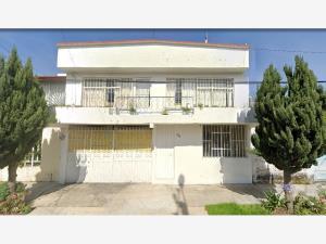Casa en venta en Unidad Victoria, Toluca, México