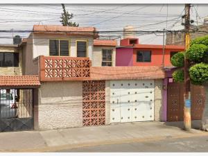 Casa en venta en Bosques de Aragon, Nezahualcóyotl, México