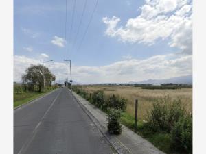 Terreno en venta en San Miguel Totocuitlapilco, Metepec, México