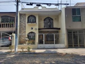 Casa en venta en Jardines de la Paz, Guadalajara, Jalisco