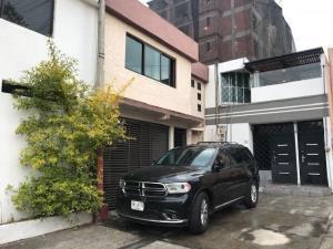 Casa en venta en Ciudad Satelite, Naucalpan de Juárez, México