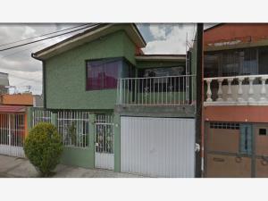 Casa en venta en Dr. Jorge Jiménez Cantú, Metepec, México