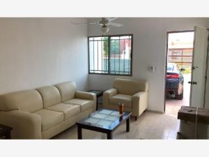 Casa en venta en Paseo de las Margaritas, Juárez, Nuevo León