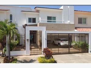 Casa en venta en Residencial Fluvial Vallarta, Puerto Vallarta, Jalisco
