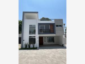 Casa en venta en San Bernardino Tlaxcalancingo, San Andrés Cholula, Puebla