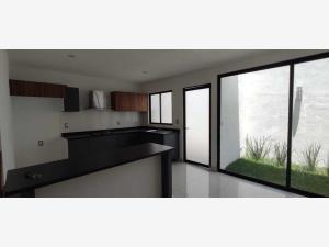 Casa en venta en Ejidal Tres Puentes, Morelia, Michoacán de Ocampo
