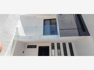 Casa en venta en Ejidal Tres Puentes, Morelia, Michoacán de Ocampo