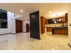 Casa en venta en San Bernardino Tlaxcalancingo, San Andrés Cholula, Puebla