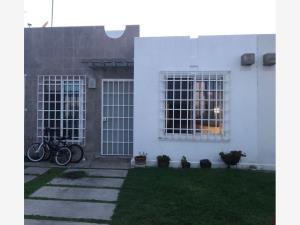 Casa en venta en Paseos del Bosque, Corregidora, Querétaro