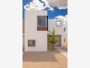 Casa en venta en Villas del Oriente, Kanasín, Yucatán
