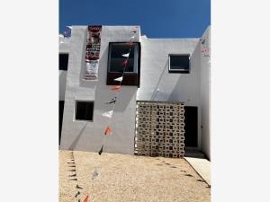 Casa en venta en Villas del Oriente, Kanasín, Yucatán