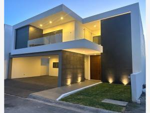 Casa en venta en La Joya Privada Residencial, Monterrey, Nuevo León