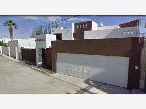 Casa en venta en Los Pinos, Juárez, Chihuahua