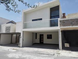 Casa en venta en Bello Amanecer, Guadalupe, Nuevo León Casa en venta en Bello Amanecer, Guadalupe, Nuevo León