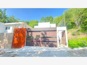 Casa en venta en Sector H, Santa María Huatulco, Oaxaca