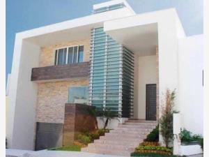 Casa en venta en Zona Fuentes del Valle, San Pedro Garza García, Nuevo León