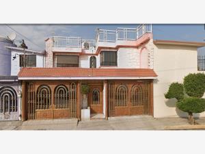 Casa en venta en Bosques del Valle 1a Sección, Coacalco de Berriozábal, México