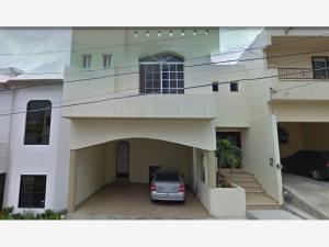 Casa en venta en Pedregal de la Silla, Monterrey, Nuevo León