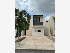 Casa en venta en Leandro Valle, Mérida, Yucatán