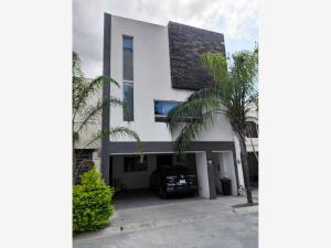 Casa en venta en Puerta de Hierro, Monterrey, Nuevo León