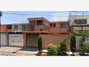 Casa en remate en Viveros del Valle, Tlalnepantla de Baz, México