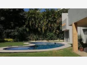 Casa en venta en Club de golf Tabachines, Cuernavaca, Morelos Casa en venta en Club de golf Tabachines, Cuernavaca, Morelos