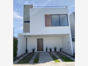 Casa en venta en San Bernardino Tlaxcalancingo, San Andrés Cholula, Puebla