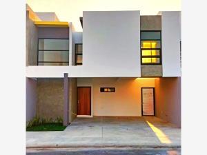Casa en venta en Lomas de la Rioja, Alvarado, Veracruz de Ignacio de la Llave Casa en venta en Lomas de la Rioja, Alvarado, Veracruz de Ignacio de la Llave