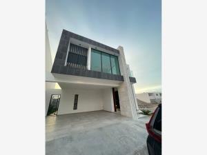 Casa en venta en Rincón de los Encinos, Saltillo, Coahuila de Zaragoza