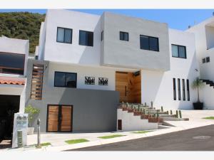 Casa en venta en Cumbres del Cimatario, Huimilpan, Querétaro