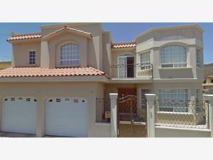 Casa en venta en Valle Dorado, Ensenada, Baja California