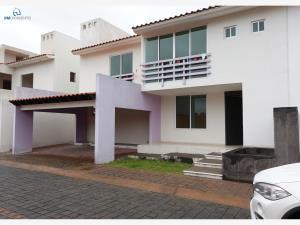 Casa en venta en Cacalomacán Centro, Toluca, México